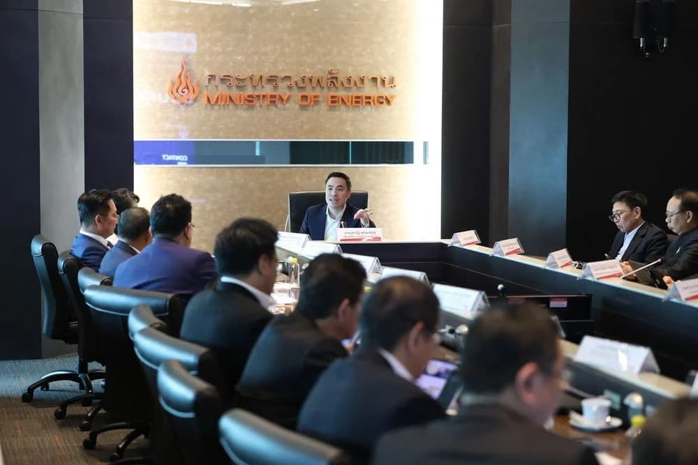 ส.อ.ท. หารือ รมว.พลังงาน เดินหน้าแนวทางพลังงาน เสริมความมั่นคง กลุ่มอุตโรงกลั่นฯ ยันน้ำมันมีเพียงพอ ไม่กระทบประชาชน