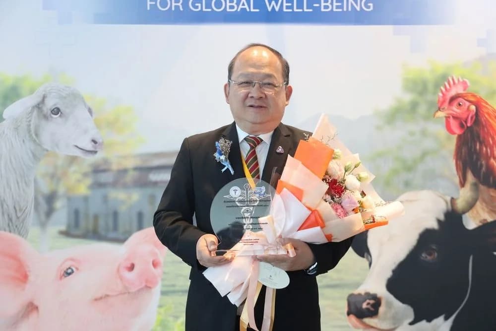 ประธาน ส.อ.ท. รับมอบโล่ประกาศเกียรติคุณรางวัลเกียรติยศ ประเภทบุคคล ประจำปี 2567