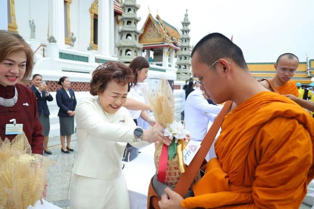 ส.อ.ท. ร่วมพิธีเจริญพระพุทธมนต์และตักบาตรถวายพระราชกุศล เนื่องใน 100 ปี วันคล้ายวันพระบรมราชสมภพ ร.8