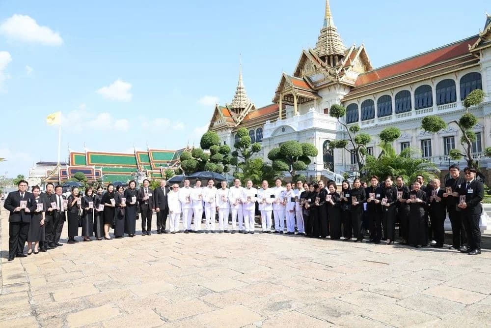 ส.อ.ท. เข้ากราบถวายบังคมพระบรมศพ และเป็นเจ้าภาพสวดพระอภิธรรมพระบรมศพ สมเด็จพระนางเจ้าสิริกิติ์ พระบรมราชชนนีพันปีหลวง