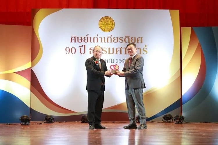 ประธาน ส.อ.ท. เข้าร่วมพิธีมอบโล่ "ศิษย์เก่าเกียรติยศ 90 ปี"