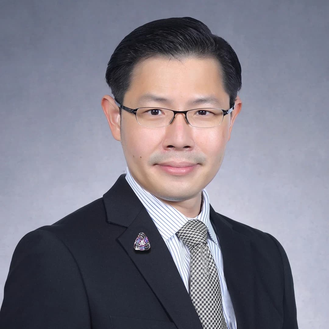 นายพิภพ โชควัฒนา
